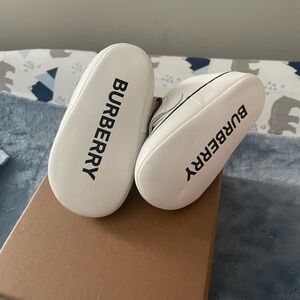 Size 3 crib shoes Burberry